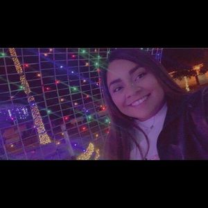 Meet your Posher, Andrea